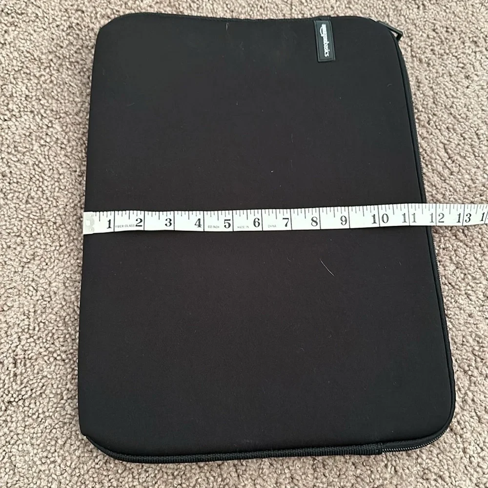 Amazon Essentials Black Soft Travel Laptop Case